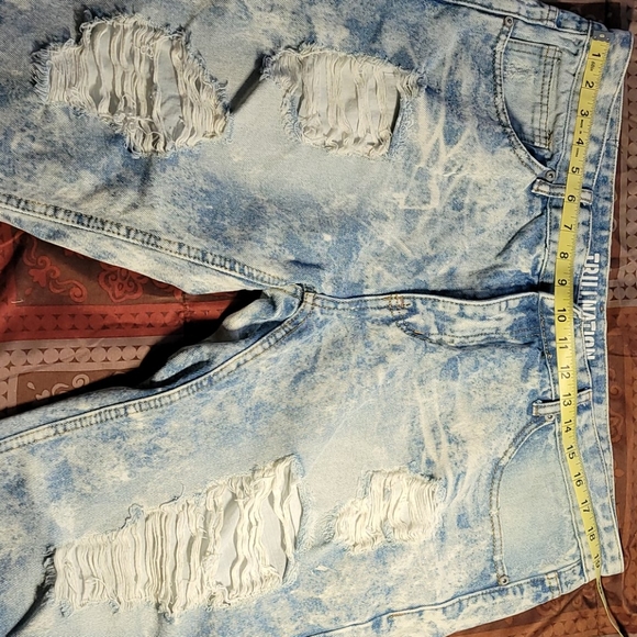 Denim shorts - Picture 3 of 4